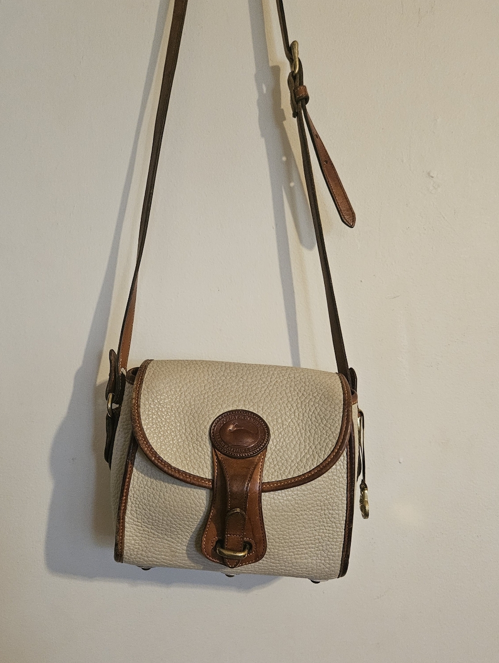 Vintage Dooney & Bourke All Weather Leather Essex Crossbody Bag, Made in USA! - Picture 2 of 16